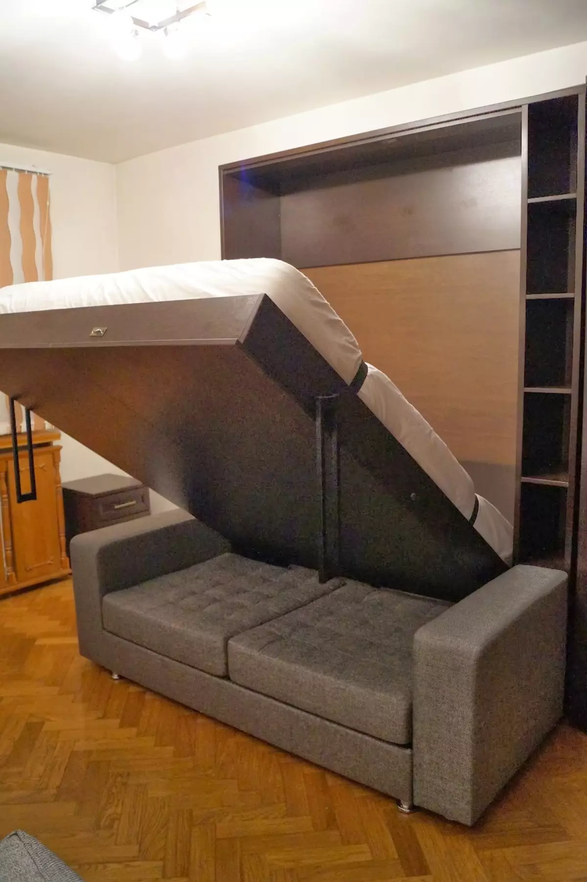 Bed bo xortaniya (50 photos): Choose a sofa nivîna ji bo zarok ji 14-15 sal di wê odê de, di style modern, folding bi dolab û yên din 20872_25