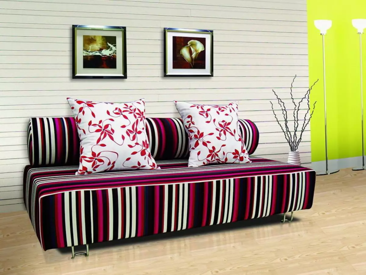 Sofas maka ndị na-eto eto (63 foto): Mpempe akwụkwọ na-apụta n'ime ụlọ ụmụaka nwere matratic na nke dị mfe, na-alụbeghị di ma ọ bụ na ihe ndina 20873_13