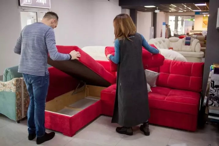 Ghế sofa cho thanh thiếu niên (63 ảnh): Mô hình gấp trong phòng trẻ em có nệm chỉnh hình và đơn giản, đơn và góc, ottoman và đi văng 20873_53