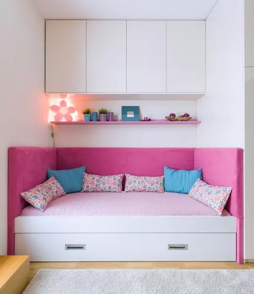 Girls sofa beds (35 photos): Choose in the room Girls 7, 10 years old and other age, soft, pink, with drawers and other sofas beds 20874_16