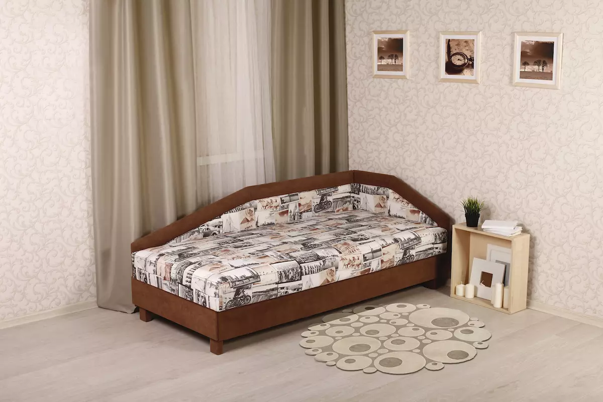 Ottoman met een orthopedisch matras en een doos voor linnen: kies het hoek Ottoo-bed, de grootte van een dubbele en single, beoordeling van soorten, hun voordelen en nadelen 20886_19