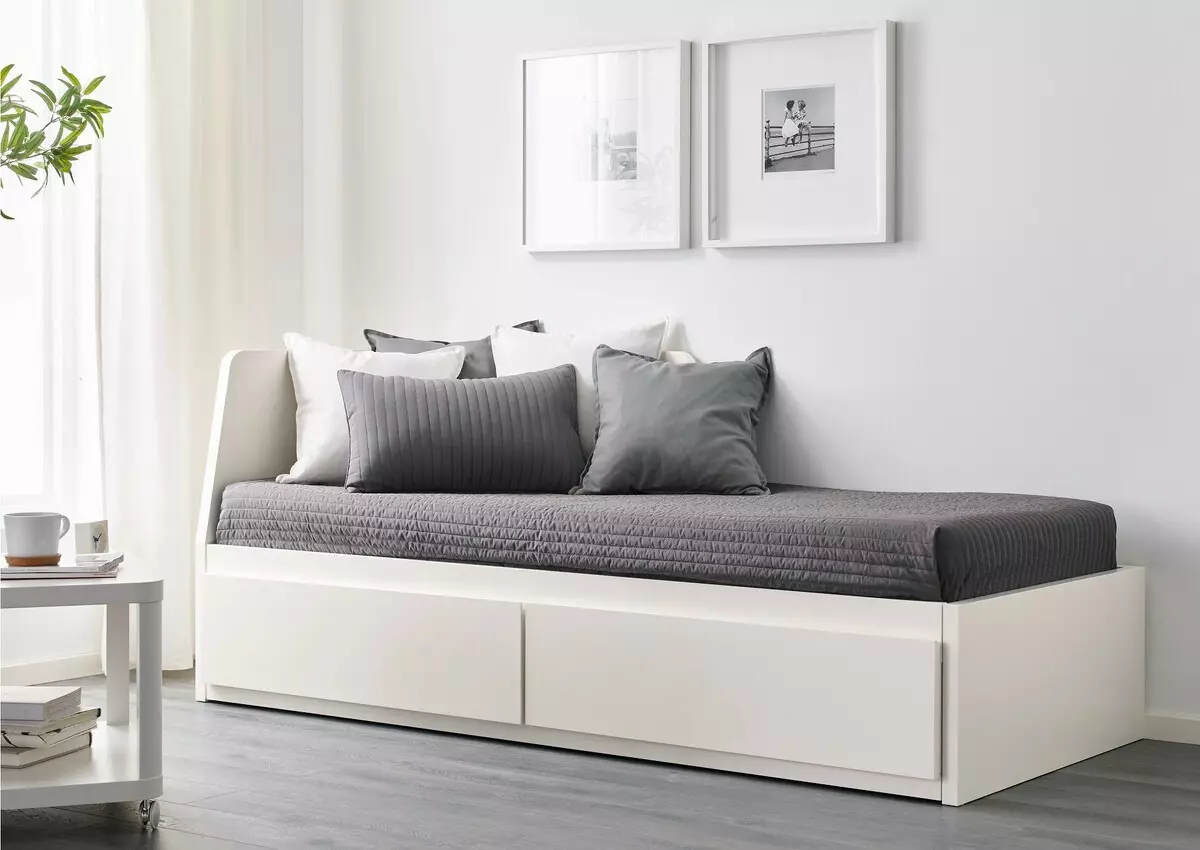Ottoman with an orthopedic mattress and a box for linen: choose the corner ottoo-bed, the size of a double and single, review of species, their advantages and cons 20886_36