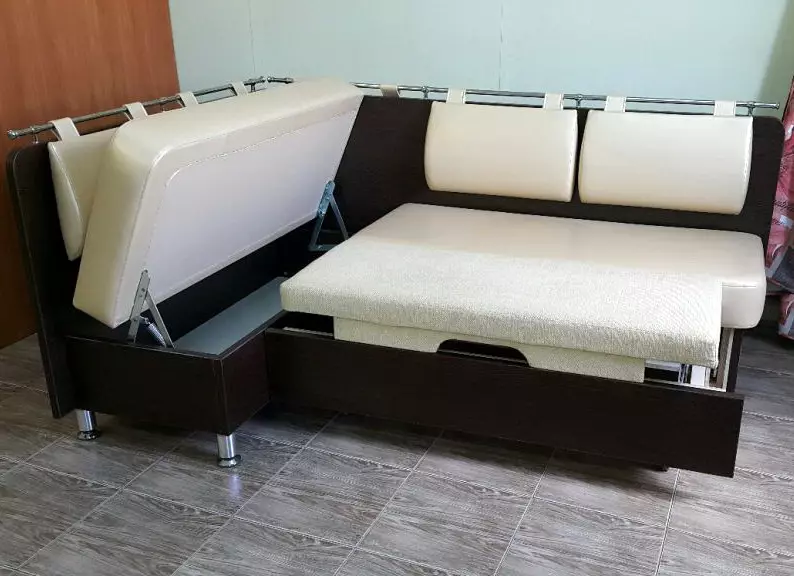 Lipat Sofa Angular (48 foto): Tinjauan umum model besar dan kompak dengan panjang 180 cm dan ukuran lainnya. Bagaimana cara memposisikan? 20889_4