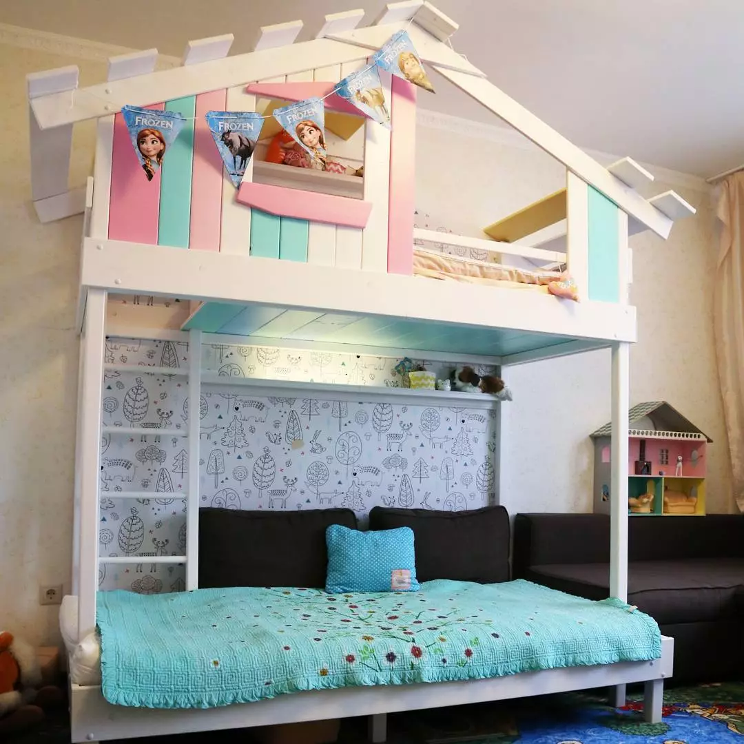 소파가있는 아기 이층 침대 (53 장의 사진) : 어린이와 청소년을위한 다락방이있는 2 층 침대, 소녀 및 소년을위한 방의 모델 20896_22