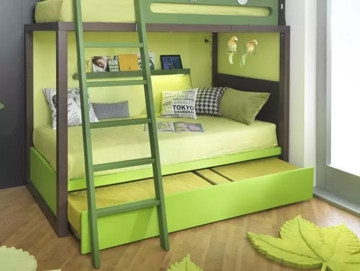 Baby våningssängar med en soffa (53 bilder): två våningar sängar med en vind för barn och tonåringar, modell i ett rum för tjejer och pojkar 20896_42