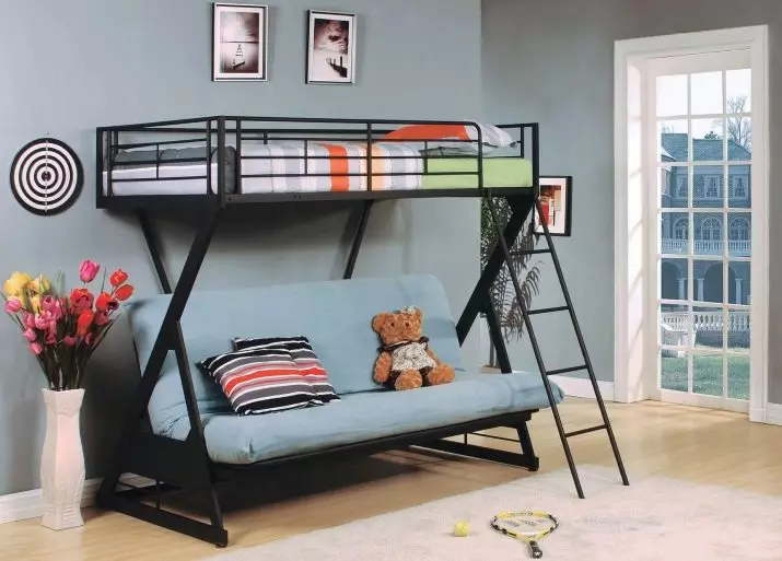 Baby våningssängar med en soffa (53 bilder): två våningar sängar med en vind för barn och tonåringar, modell i ett rum för tjejer och pojkar 20896_47