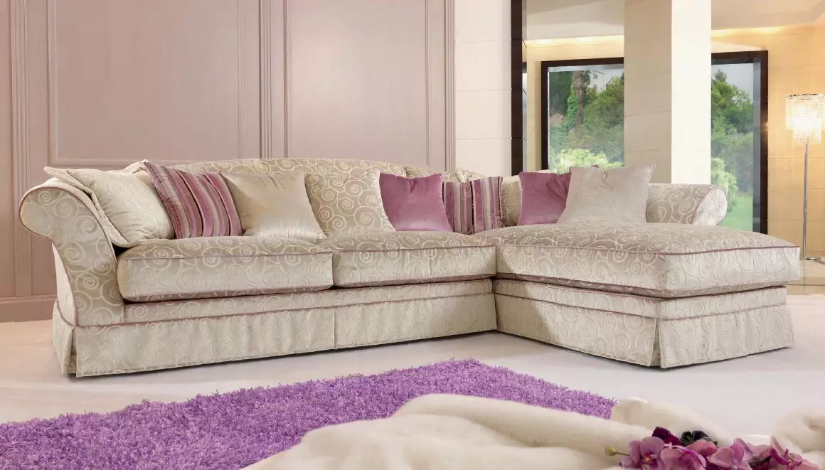 Klasiskie stūra dīvāni (28 fotogrāfijas): izvēlieties modernās klasiskās stila dīvāni 20907_12