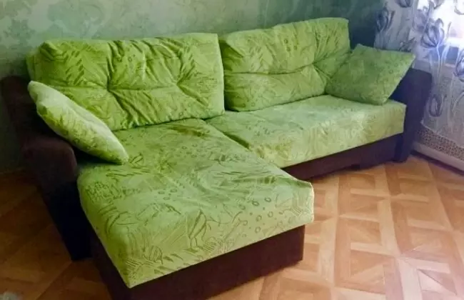 Lytse hoeke Sofa's mei sliepende plak: Lytse sofa's 2000x1400 mm en kompakte oare grutte. Kies in mini-sofa 20908_34