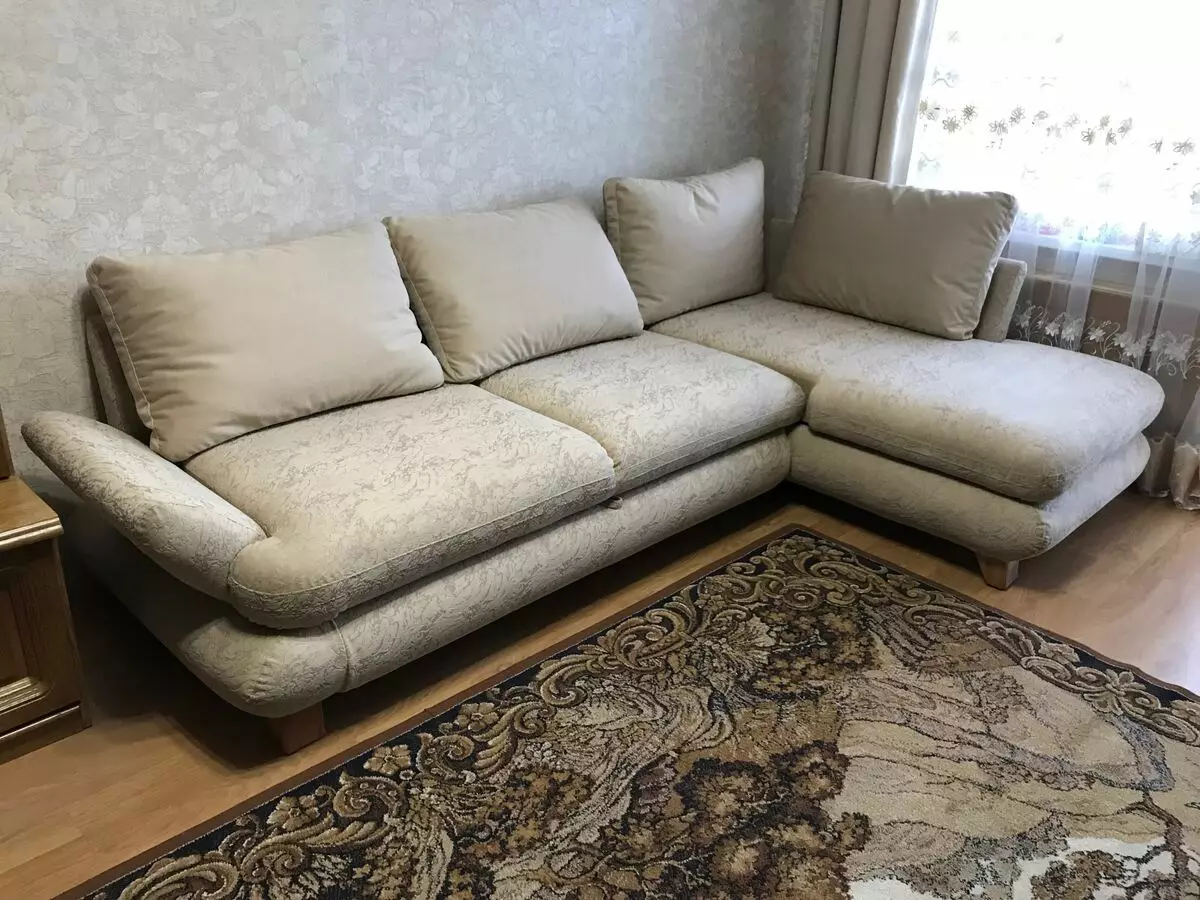 Little Corner Sofas (75 fotos): Dimensiones de pequeños sofás pequeños sofás. Sofás compactos plegables y poco lóginales en el interior. 20914_44