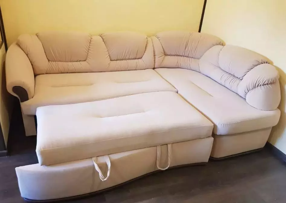 Ghế sofa góc nhỏ (75 ảnh): Kích thước của ghế sofa nhỏ nhỏ. Ghế sofa gấp và không liên quan trong nội thất 20914_47