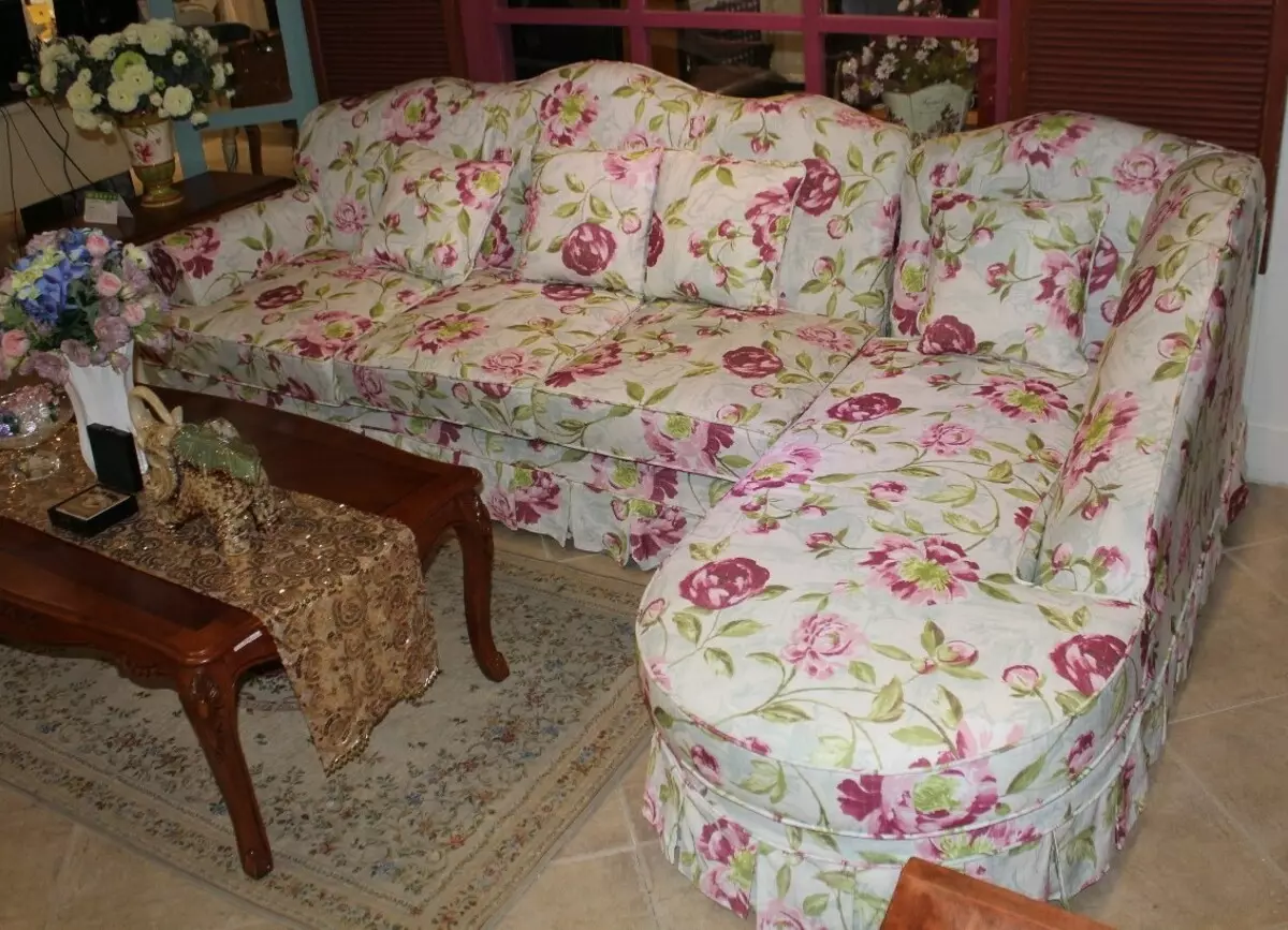 Sofa sudut kecil (75 gambar): Dimensi sofa kecil sofa kecil. Lipat padat dan sofa tidak terkawal di pedalaman 20914_65