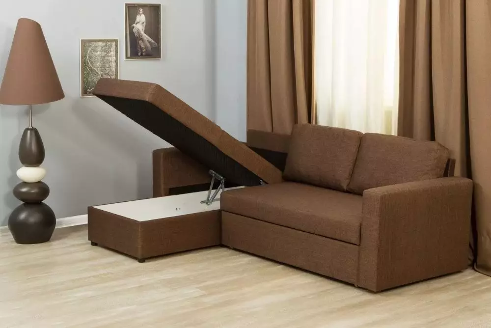 Sofas pak qoshe (75 foto): Dimensionet e sofas të vogla të vogla sofas. Sofas kompakte dhe joprofinal në brendësi 20914_69