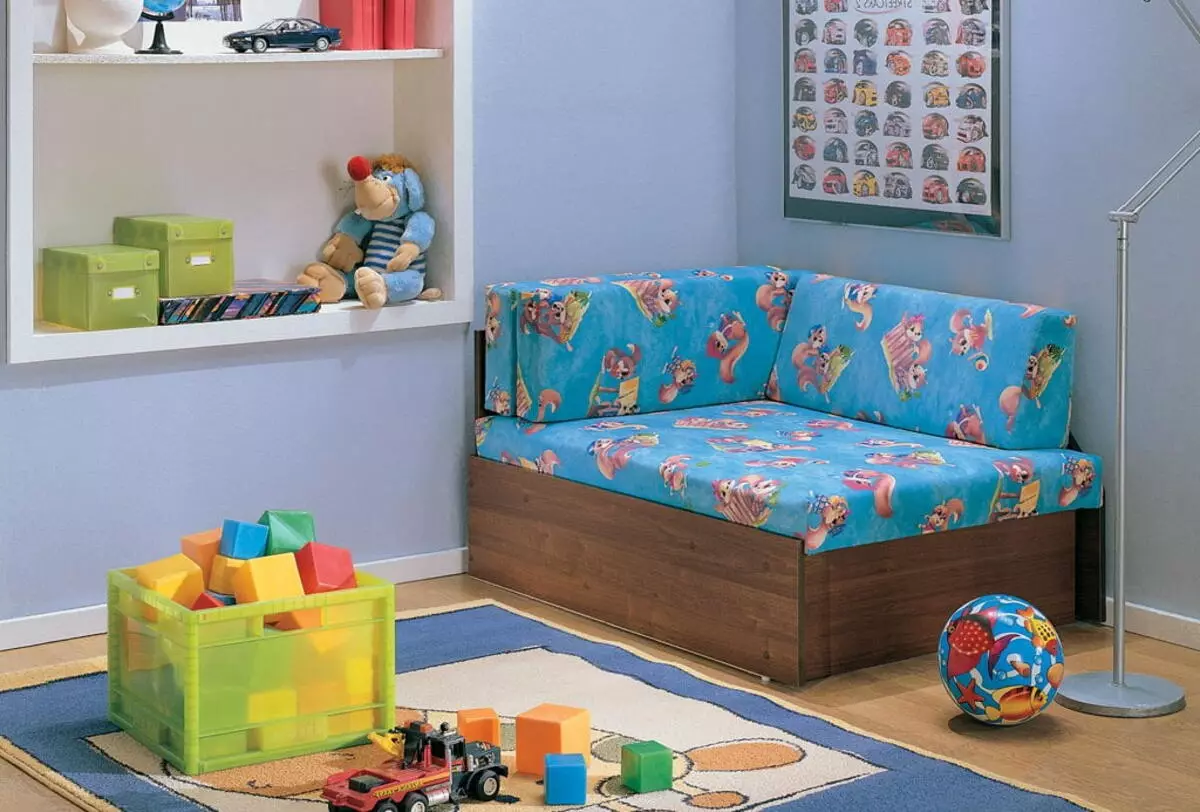 Barns soffa (51 bilder): Välj en bäddsoffa för en tonåring, glidande, med syskon och lådor, ottoman för en tjej eller en pojke, med en mjuk rygg och ortopedisk 20917_11