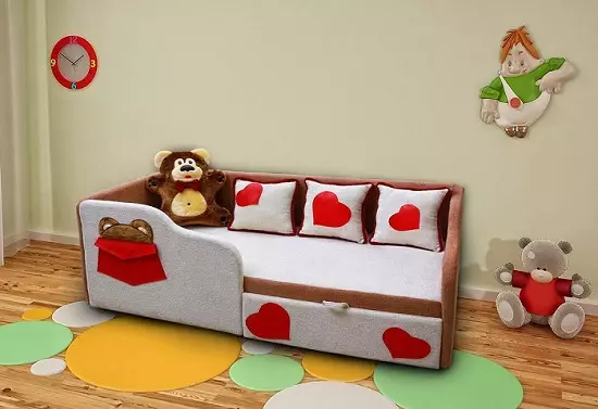 Baby soffor med soffa (47 bilder): Folding bäddsoffa med ortopedisk madrass och mjuka sidobrädor för barn från 1-2 eller mer 20918_10