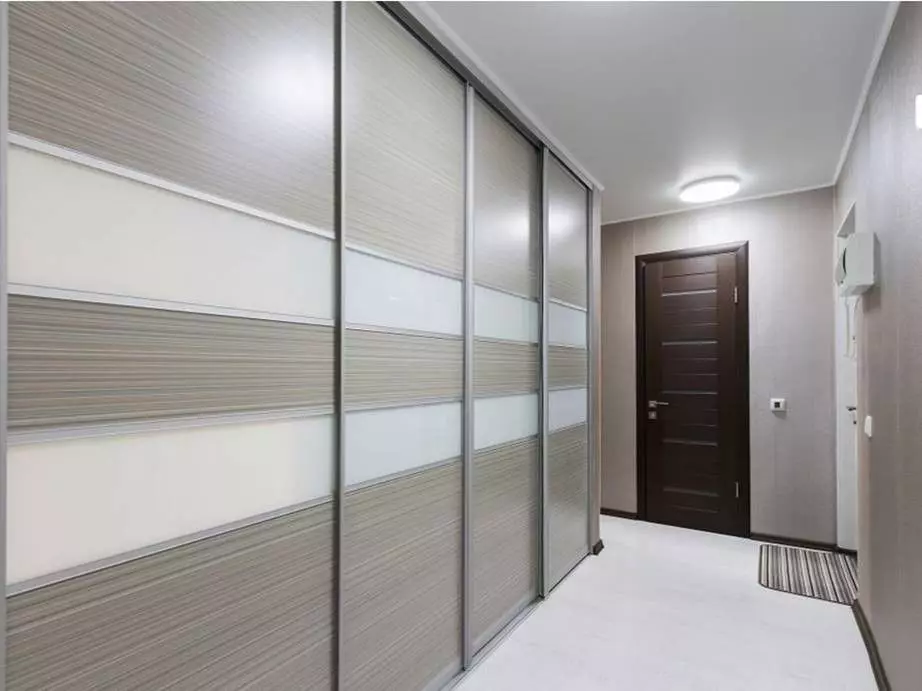 在走廊的内置衣橱（108张照片）：用于小走廊的嵌入式结构，角度和摆动模型的设计理念，内部，狭窄和购物柜 20922_34