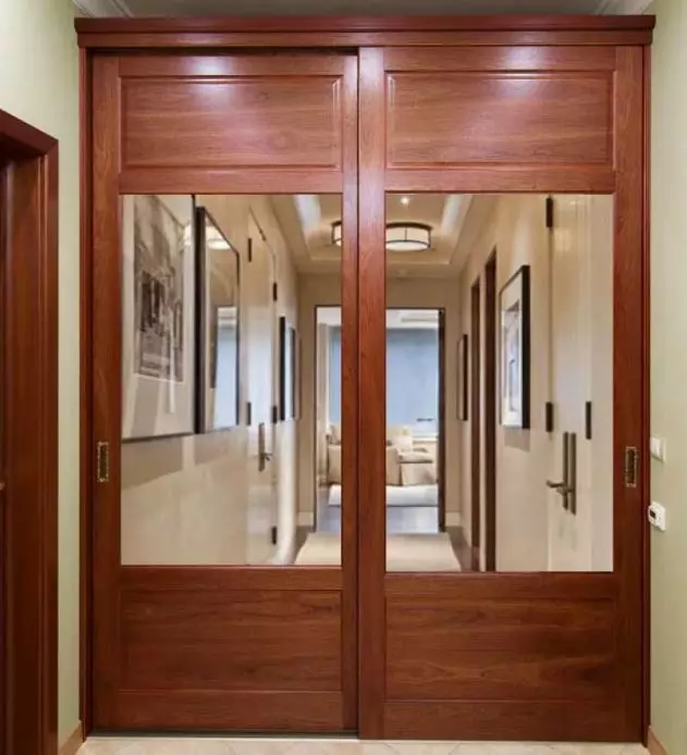 Armari integrat al passadís (86 fotos): dissenya idees de gabinets incrustats al passadís. Trieu armaris de mirall angulars a un petit passadís i altres opcions 20926_39