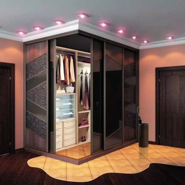 Tủ quần áo tích hợp trên hành lang (86 ảnh): Ý tưởng thiết kế tủ nhúng trong hành lang. Chọn tủ gương góc trong hành lang nhỏ và các lựa chọn khác 20926_61