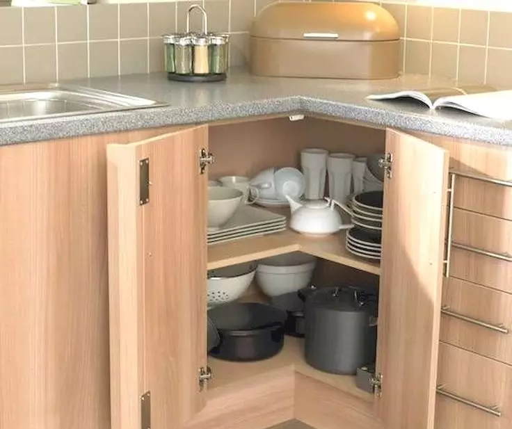 Głębokość szafek do dolnych kuchennych (14 zdjęć): Jaka jest standardowa głębokość na zewnątrz dolnych szafek kuchennych? Jak go odebrać? 20936_12