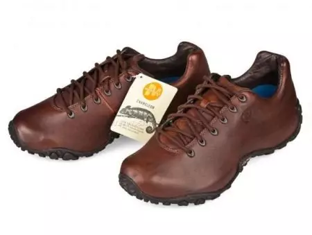 Mga Sneaker sa Leather (69 Mga Litrato): Modelo gikan sa tinuud nga panit, kung giunsa ang paghugas ug pag-atiman, dagkong mga sneaker suede 2093_66