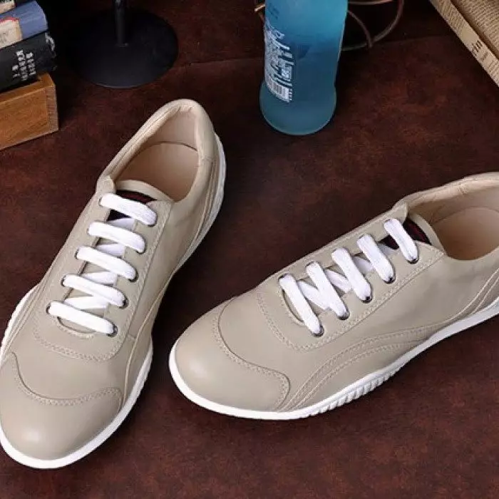 Leather sneakers (69 photos): model from genuine leather, how to wash and care, large sneakers suede 2093_7
