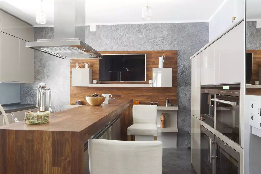 Kuchyňská televize Možnosti ubytování (56 fotek): Instalace v kuchyni headset, možnosti designu kuchyně. Jak zavěsit TV přes stůl? 20943_38
