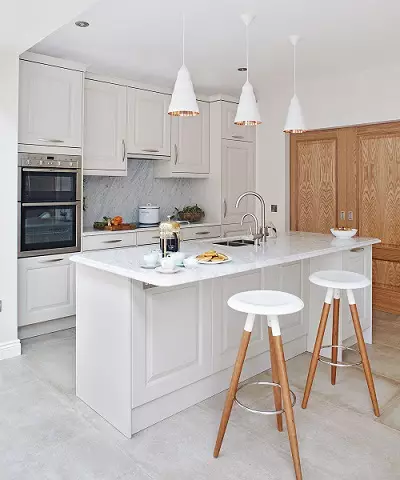 Nábytek pro malé kuchyně (54 fotek): Malý kuchyňský nábytek pro malou kuchyň, skříňky, nábytkové sady a samostatné položky, možnosti designu interiéru s nábytkem 20944_10