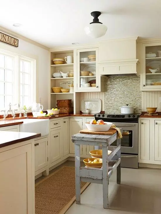 Pohištvo za majhne kuhinje (54 fotografij): Mala kuhinjska pohištvo za majhno kuhinjo, omare, pohištvo kompleti in ločene predmete, notranje opreme možnosti s pohištvom 20944_7