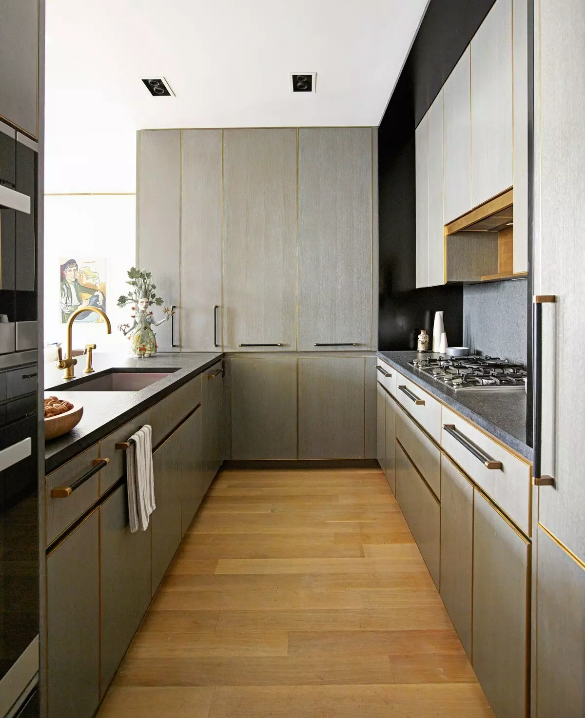 Pohištvo za majhne kuhinje (54 fotografij): Mala kuhinjska pohištvo za majhno kuhinjo, omare, pohištvo kompleti in ločene predmete, notranje opreme možnosti s pohištvom 20944_9