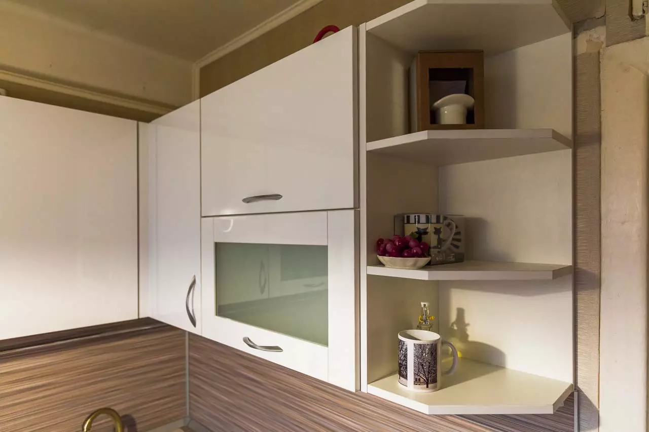 Gabinete de esquina de cociña de cociña (34 fotos): Descrición xeral dos armarios superiores de G, consellos de selección 20951_11