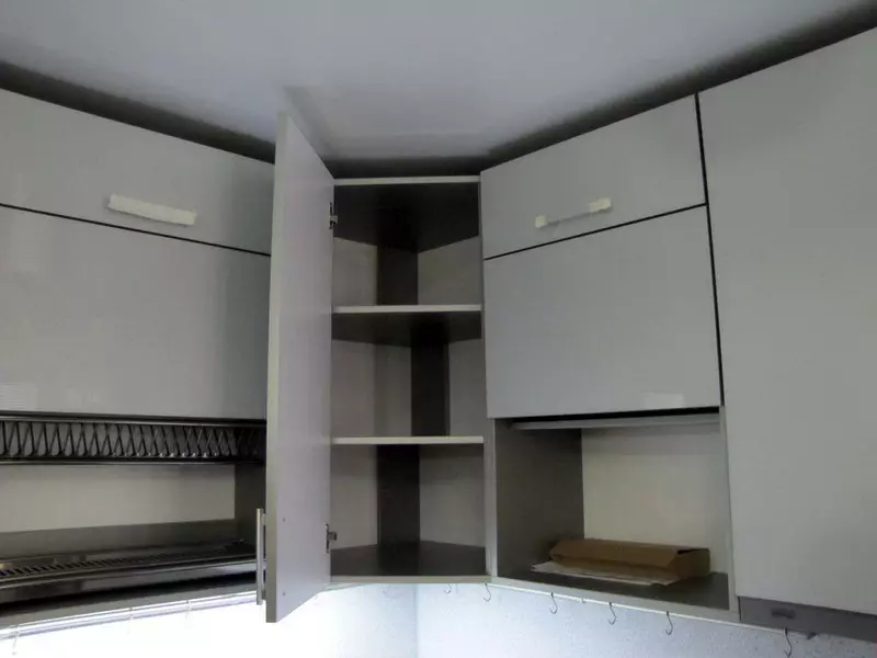 Gabinete de esquina de cociña de cociña (34 fotos): Descrición xeral dos armarios superiores de G, consellos de selección 20951_16