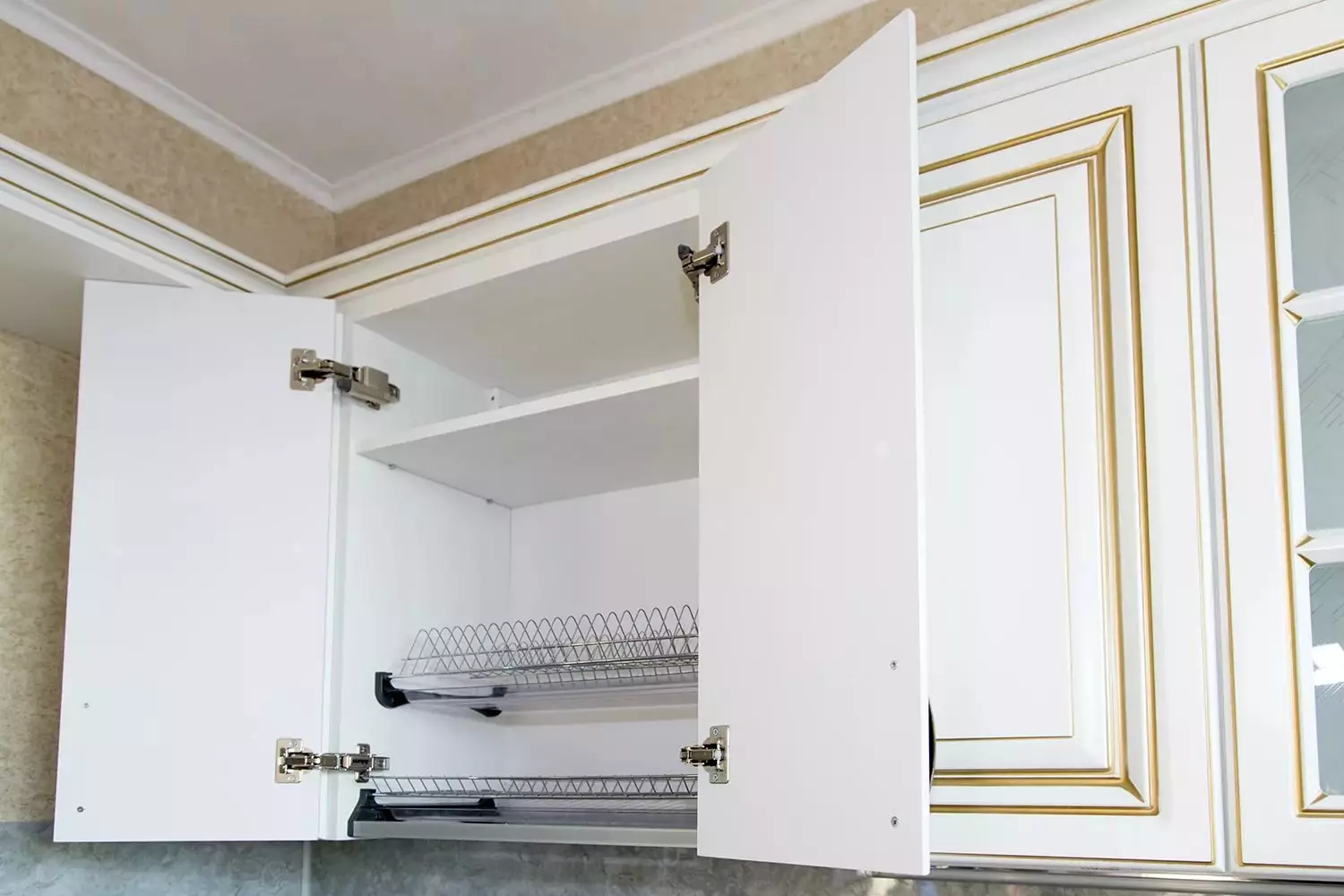 Кухня Ставен ъгъл шкаф (34 снимки): Преглед на по-горните Г-образна шкафове, съвети за избор 20951_25