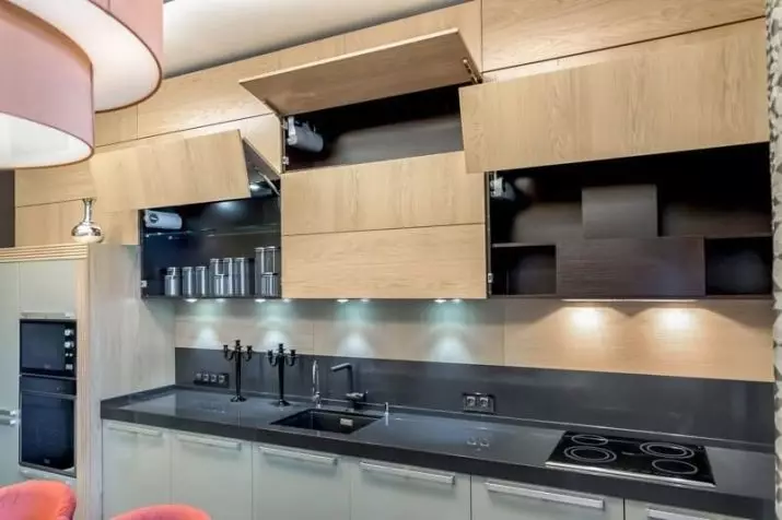 Mutfak için üst dolapların yüksekliği (20 fotoğraf): Mutfak kulaklığındaki monteli kabinin standart boyutları. Üst dolapların maksimum yüksekliği nedir? 20952_11