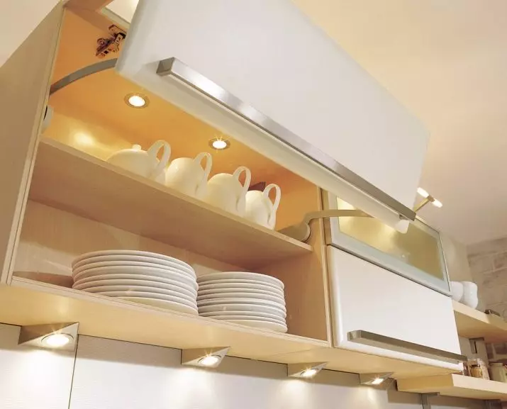 Ketinggian kabinet teratas untuk dapur (20 foto): Saiz standard kabinet yang dipasang di alat dengar dapur. Apakah ketinggian maksimum kabinet atas? 20952_12