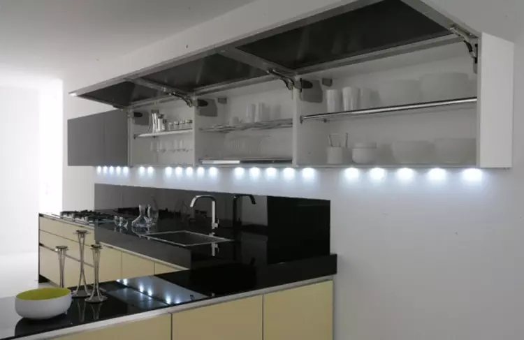 Ketinggian kabinet teratas untuk dapur (20 foto): Saiz standard kabinet yang dipasang di alat dengar dapur. Apakah ketinggian maksimum kabinet atas? 20952_16