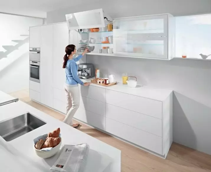 Ketinggian kabinet teratas untuk dapur (20 foto): Saiz standard kabinet yang dipasang di alat dengar dapur. Apakah ketinggian maksimum kabinet atas? 20952_2