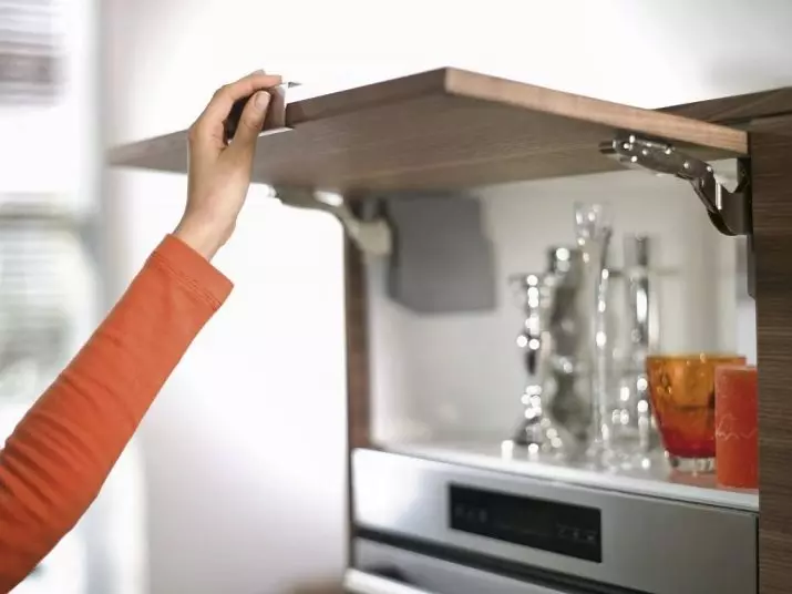 Chiều cao của tủ trên cùng cho nhà bếp (20 ảnh): Kích thước tiêu chuẩn của tủ được gắn trong tai nghe nhà bếp. Chiều cao tối đa của tủ trên là bao nhiêu? 20952_3
