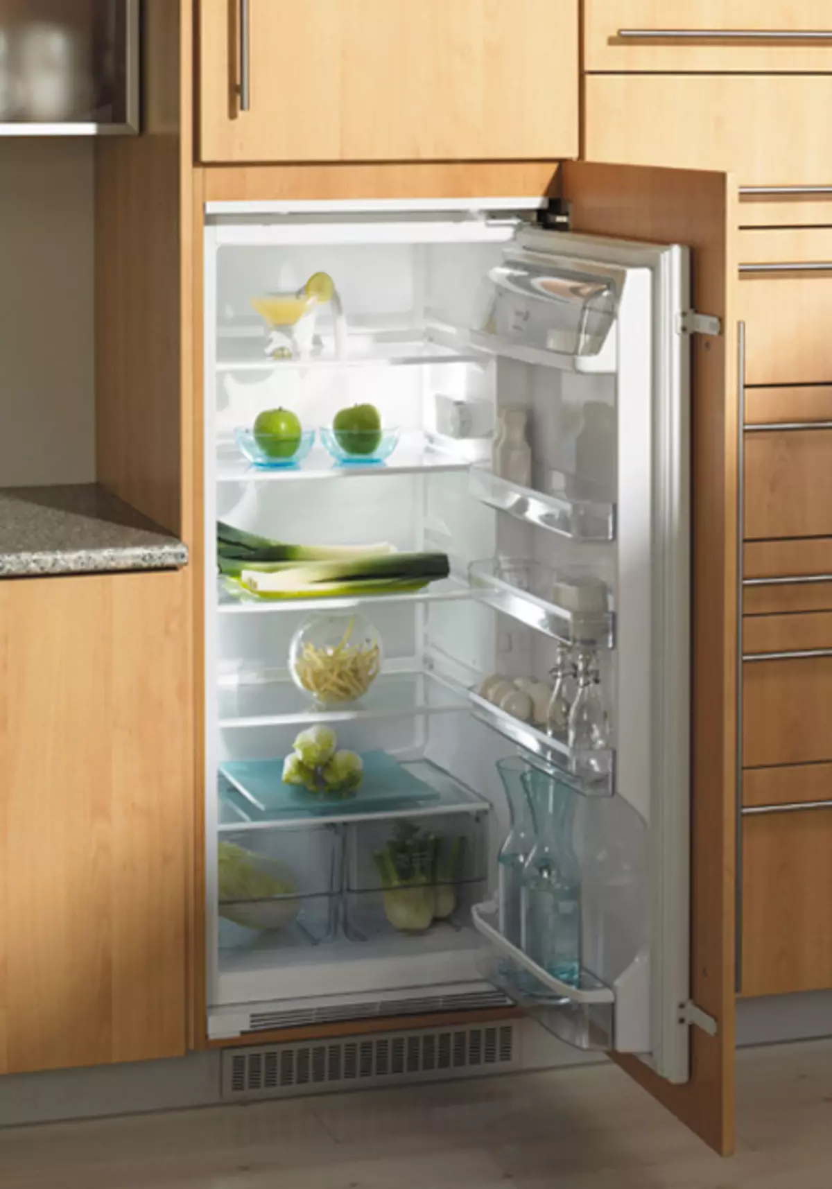 встроенный холодильник в нижний шкаф