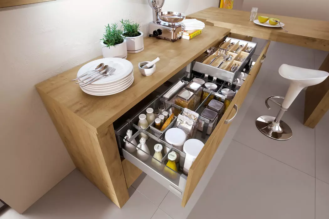 Mutfak Dresser (53 Suratlar): yemekleri çekmeceli aşhana Kabinetiniň, adaty bir tarzda Müsür öndürilen iş daşky ýüzüni Çekmeceli, ýygy-ýygydan dar plastik modelleri 20964_47