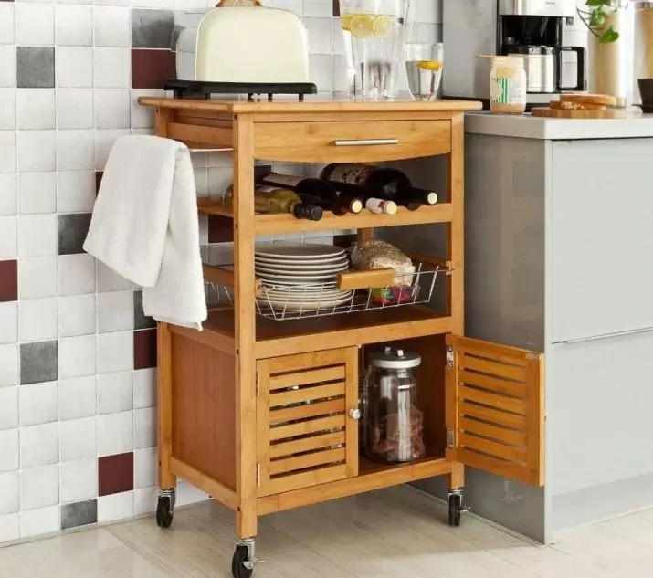 Dresser για την κουζίνα (53 φωτογραφίες): ντουλάπι κουζίνας με συρτάρια για πιάτα, σχεδιασμό καλαμποκιού σε κλασικό στυλ, συρταριέρα με επιφάνεια εργασίας, κομψά στενά πλαστικά μοντέλα 20964_53