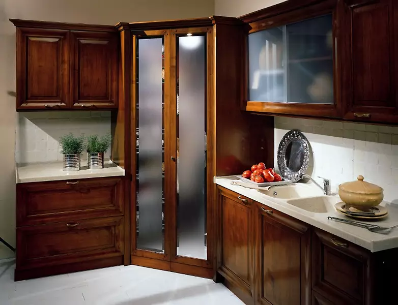 Кабинети за кујна (57 фотографии): отворено висока и тесна кујна кабинет, кујнски слушалки со аголни модели на случај датотеки во дизајнот на ентериер 20965_35