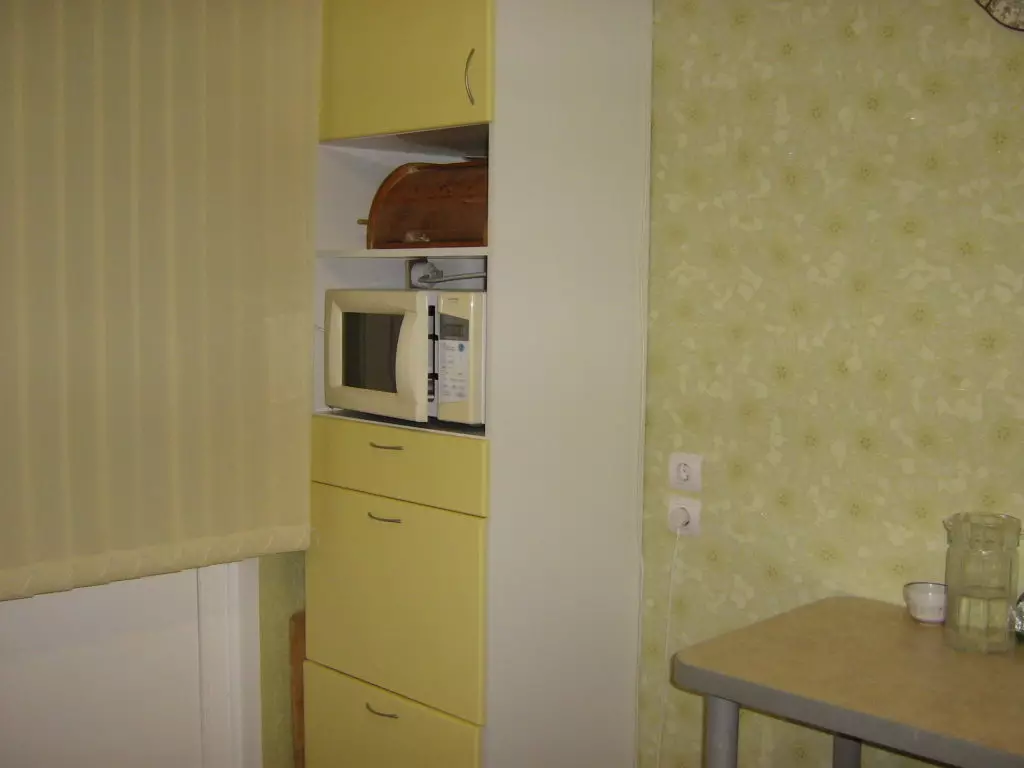 Kabinette für Küche (57 Fotos): Hohe und schmale Küchenschrank im Freien, Küchenhochschuhe mit Eckmuster von Falldateien im Innenarchitektur 20965_36