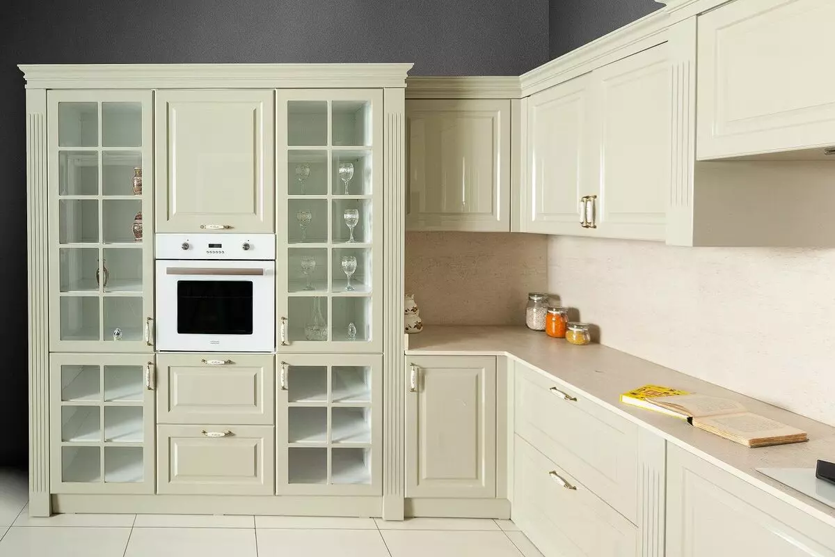 Кабинети за кујна (57 фотографии): отворено висока и тесна кујна кабинет, кујнски слушалки со аголни модели на случај датотеки во дизајнот на ентериер 20965_55