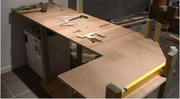 Bar Rack para la cocina con sus propias manos (32 fotos): ¿Cómo hacer una mesa de barra de madera y paneles de yeso? Instalación de la tabla de la tabla y el soporte de la tubería. 20971_24