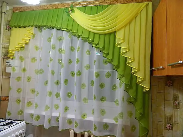 Lamblequins di dapur (57 foto): Langsir reka bentuk dan tulle dengan lambequin, lambequins terbuka yang indah dari tudung dan lain-lain model dapur moden 20982_9