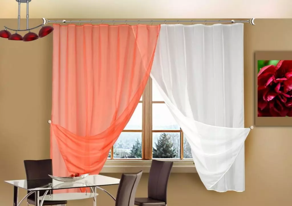 来自厨房面纱的窗帘（23张照片）：设计选项，蒂勒两种颜色的组合，内部美丽的光窗帘 20983_9