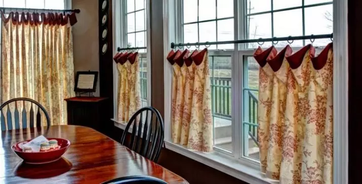 廚房短窗簾（57張照片）：現成的廚房窗簾由薄紗製成，帶有兩半到窗台，窗簾，其他設計選項 20985_11