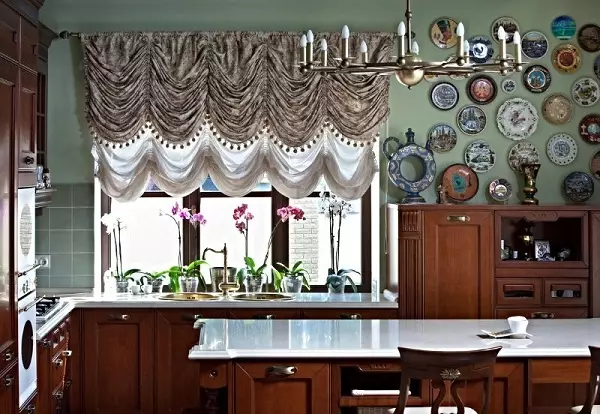 Cortinas curtas na cozinha (57 fotos): Cortinas de cozinha pronta feitas de tule com duas metades para o Windowsill, cortinas combinadas, outras opções de design 20985_21