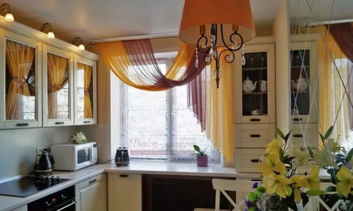 廚房短窗簾（57張照片）：現成的廚房窗簾由薄紗製成，帶有兩半到窗台，窗簾，其他設計選項 20985_46