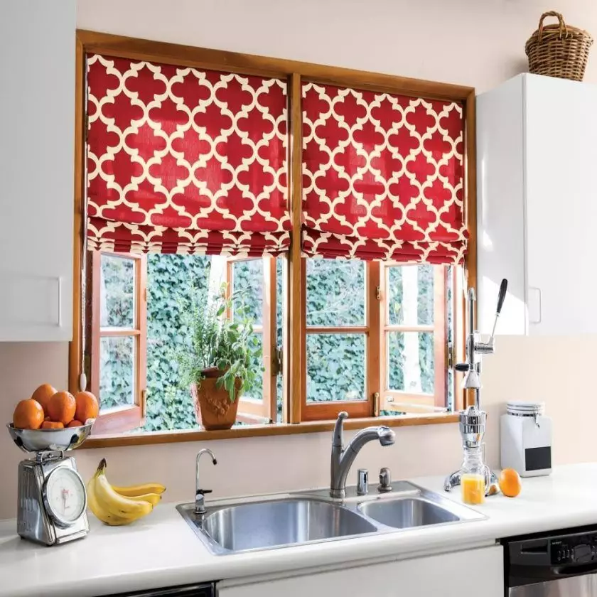 Cortinas curtas na cozinha (57 fotos): Cortinas de cozinha pronta feitas de tule com duas metades para o Windowsill, cortinas combinadas, outras opções de design 20985_8