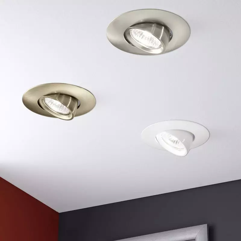 带拉伸天花板的厨房里照明（30张）：点和其他灯的位置，厨房内部的灯泡 20995_11